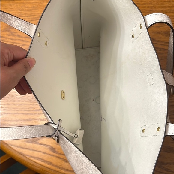 MICHAEL Michael Kors Cream Tote Bag with Gold Hardware - Picture 4 of 6